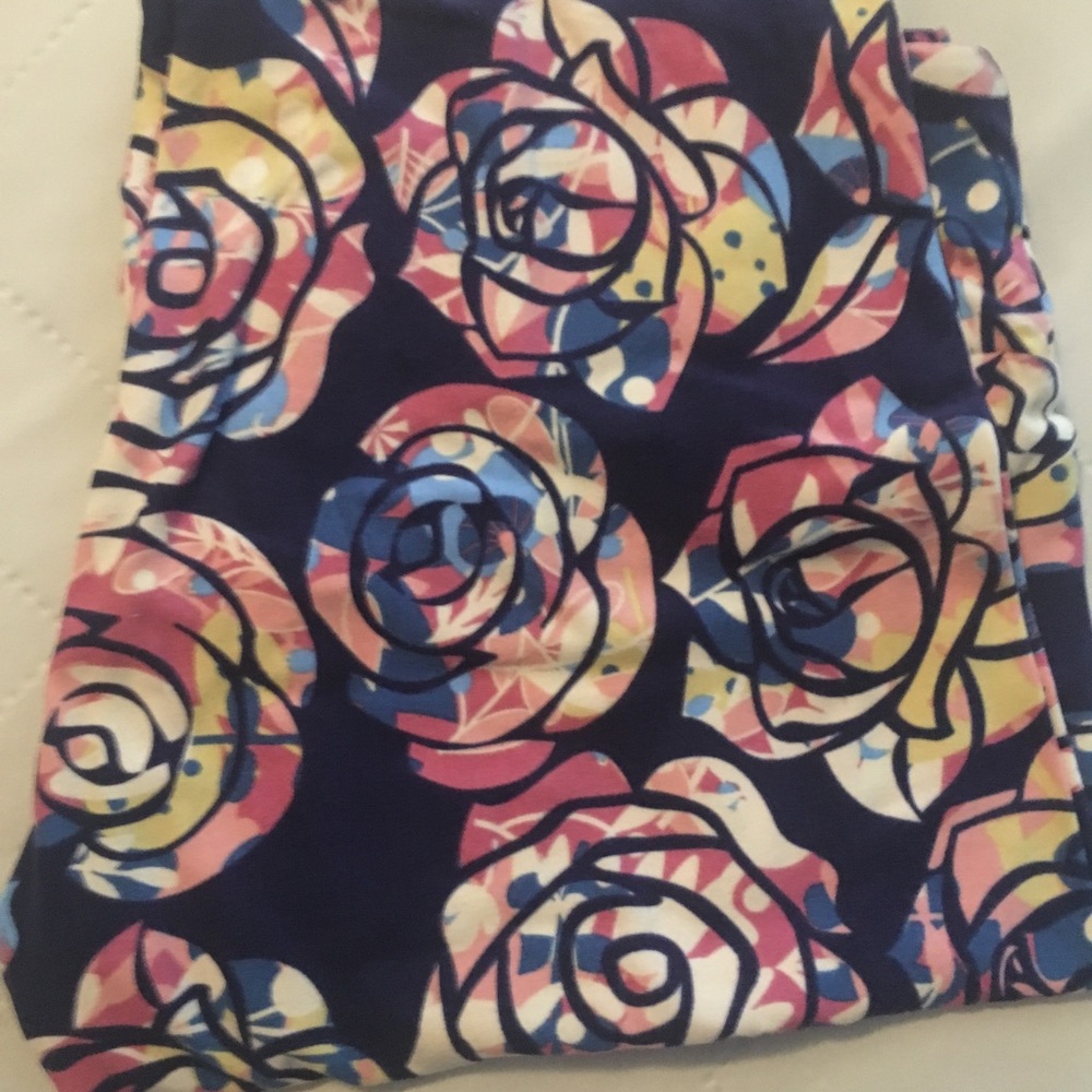 Brand New TC LuLaRoe Disney Roses Navy